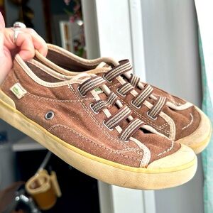 Big Girls Size 3 Simple Eco Sneaks Slip On Sneakers Shoes in Brown and Cream